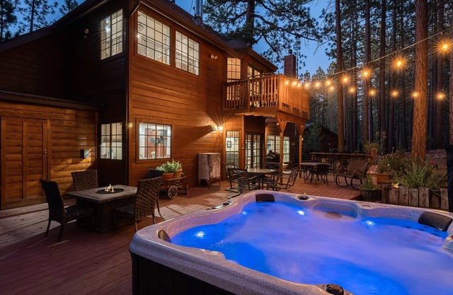 Heavenly Estate. Amazing Backyard with Brand New Luxury Hot Tub. EV Charger. Games. BBQ and More.