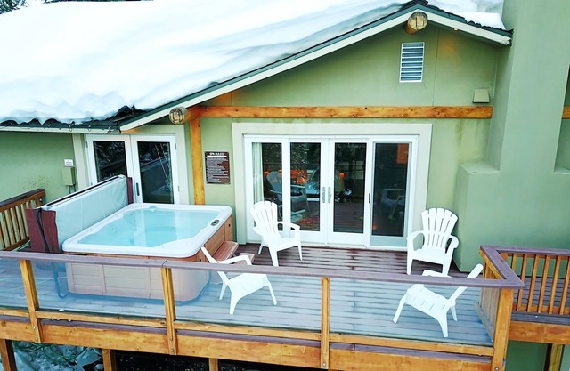 Heavenly gem – Hot Tub, View, Steam Shower, Karaoke, Arcade by Ski Lifts & Town