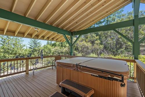 Heavenly Hilltop - 3-Level Home with Game Room home