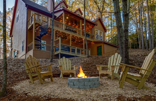 Heavenly Pines - Rustic Getaway w/Hot Tub, Fire Pit, and New Furnishings