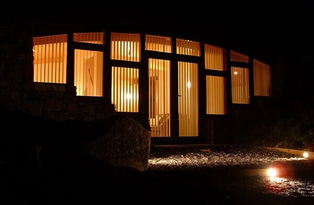 HEBRIDEAN EARTH HOUSE, pet friendly in Daliburgh, Isle Of South Uist