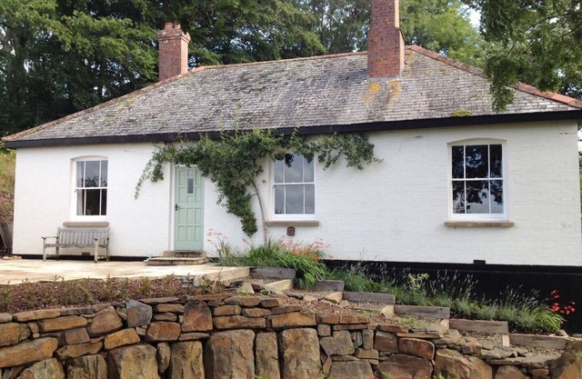 HEDGELEA, pet friendly, country holiday cottage in North Tawton