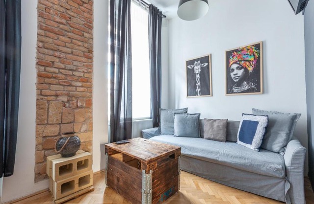Hedonist Lodge 1