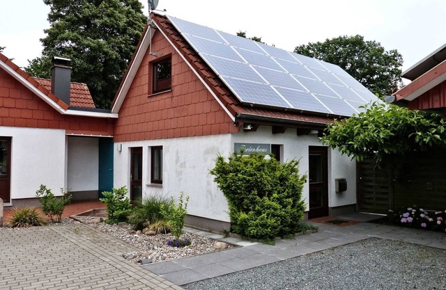 Heisch: Cozy vacation home with terrace and beach chair - Ferienhaus Heisch