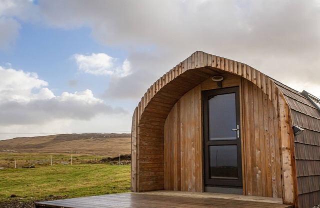 HEISGEIR, pet friendly, with a garden in Sollas, Isle Of North Uist