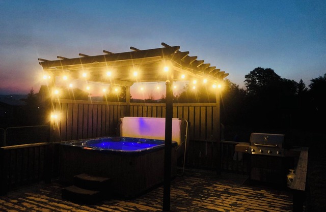 Helena Valley Guest Suite with Hot Tub