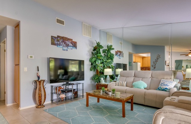 Helendale Condo w/ Community Pool & Hot Tub