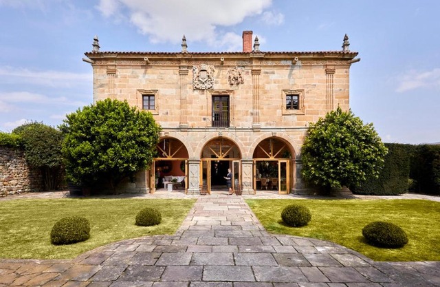 Helguera Palacio Boutique & Antique