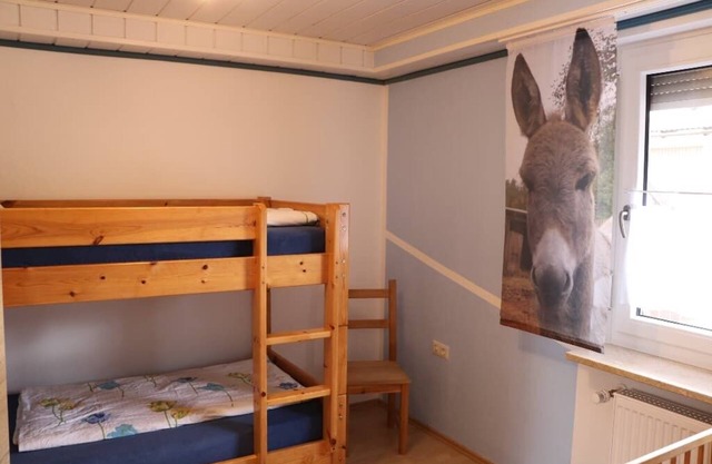 Helle Ferienwohnung mit großem Spielplatz für Familien mit Haustier