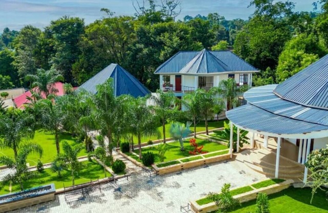 Hellen's Riverside Villas