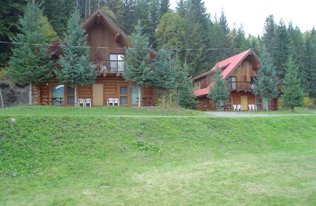 Helmcken Falls Lodge Cabin Rooms and RV Park