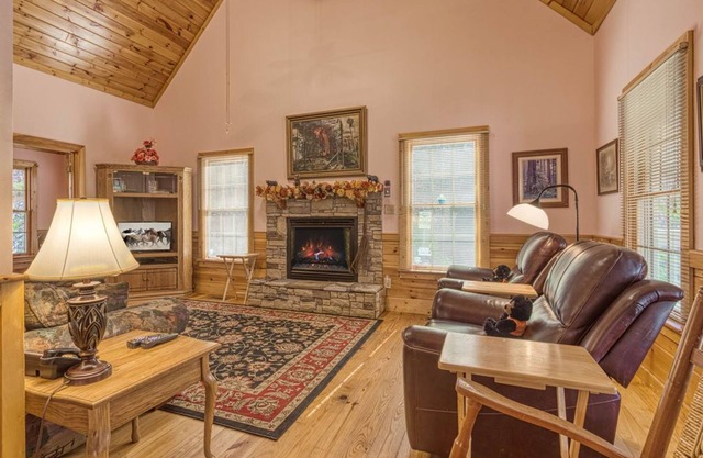 Hemlock Hollow, Pool Access, FREE tickets each paid day, WIFI!