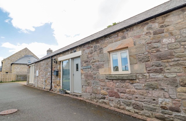 HEMMEL COTTAGE, family friendly, country holiday cottage in Chatton