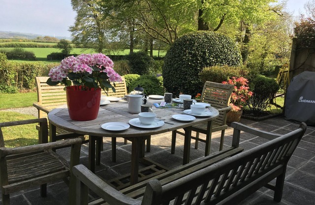 Hendra; stunning large cottage in North Cornwall with grounds, dog friendly