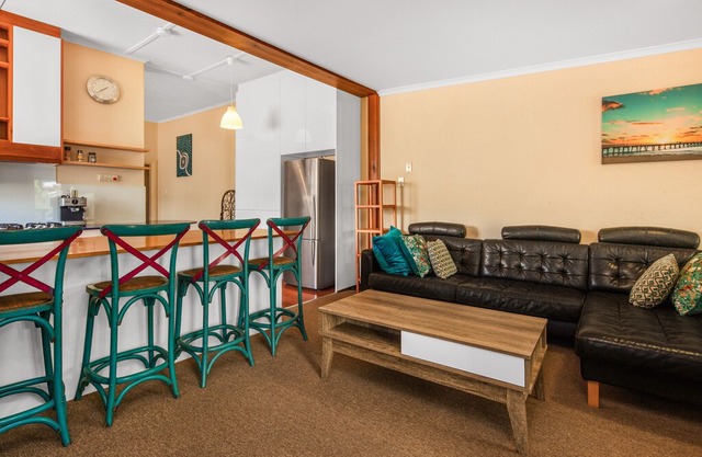 ⭐️Henley Beach Haven⭐️ Sleeps 6, WiFi, Netflix, Parking