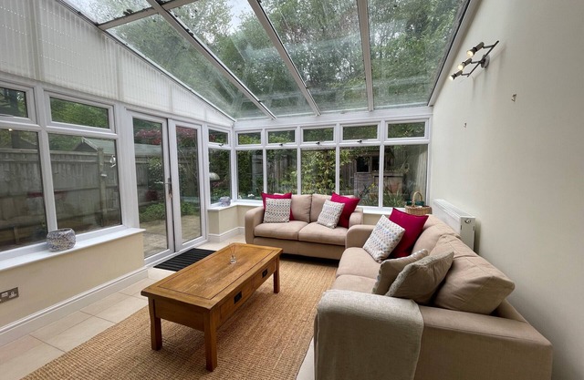 Henley, Spectacular, Spacious Four Bedroom House