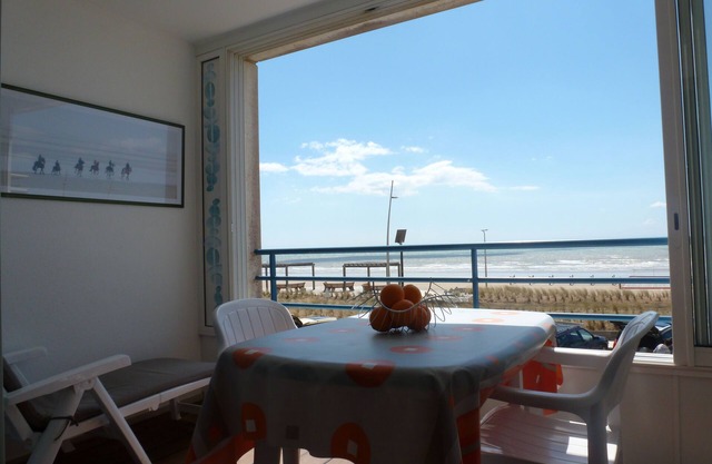 HEOL - Superb T2 facing the Ocean - Esplanade de la Mer (loggia, parking, bed 160.)