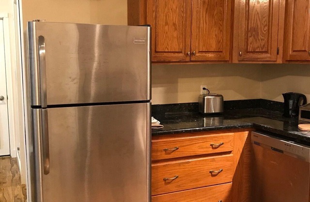 Hepworth Studio Apartment, 3 Wooded Acres