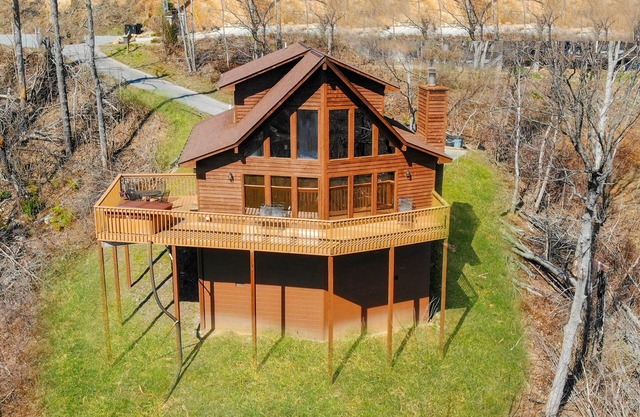 Her Majesty's Way, Awesome Mtn Views, FREE tickets each paid day, Hot TUB, WIFI