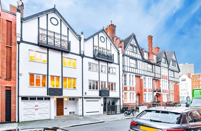 Herbert Townhouse - Six Bedroom Apartment, Sleeps 12