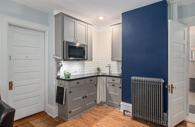 Heritage Hill Apt with efficiency kitchen in walkable neighborhood