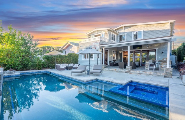 Hermosa Beach Oasis with Pool & Jacuzzi - Private!