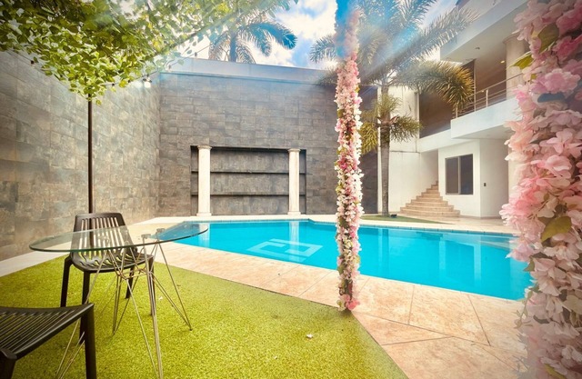 Hermosa Casa Frente a la Ribera del río Cali