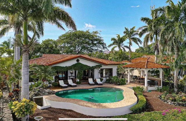 Hermosa Casa Junto al Mar