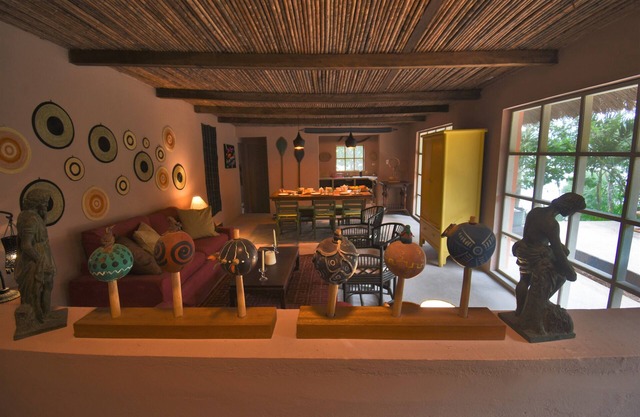 Hermosa casa vacacional de lujo frente a la Laguna Azul, rodeada por naturaleza!