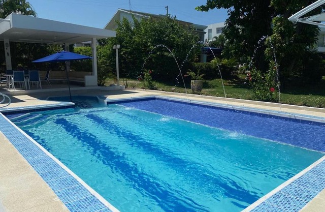 HERMOSA VILLA FAMILIAR CONDOMINIO CAMPESTRE EL PEÑON Piscina Privada Campo de Golf