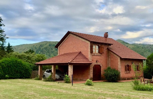 Hermoso Chalet con Pileta y Parque en Carlos Paz