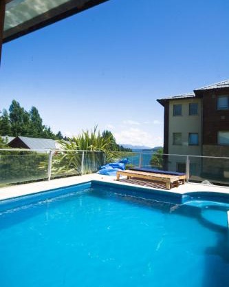 Hermoso departamento frente al lago con piscina