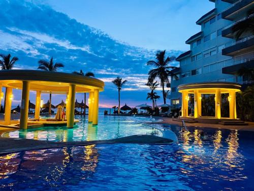 Hermoso Departamento a pie de playa Cerritos, Mazatlan