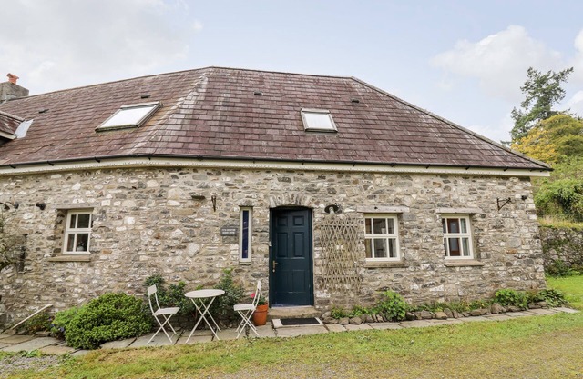 HERON HOUSE, pet friendly, character holiday cottage in Llandeilo