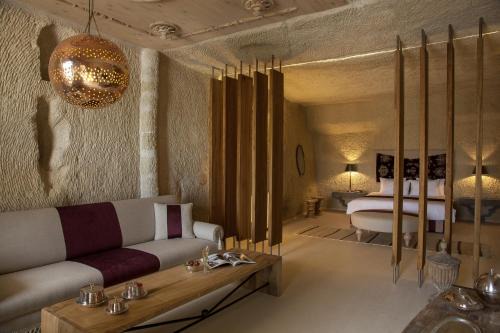 Hezen Cave Hotel 