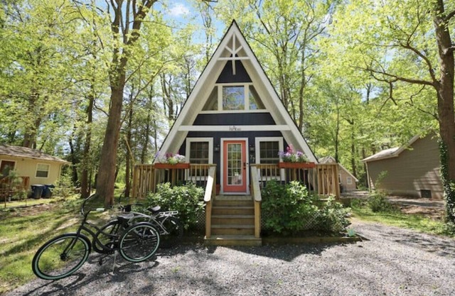 hi-A-tus A-frame in Ocean Pines with access to 5 pools and 10min to beaches! nnn