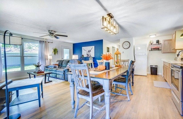 Hickory House - 3 bedroom, open and spacious