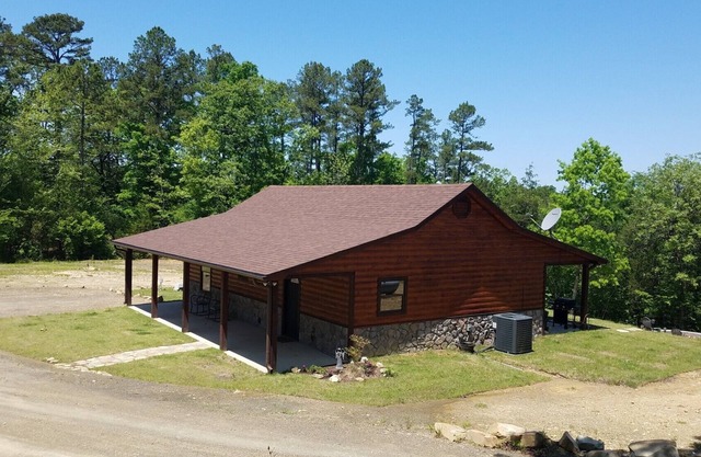 "HIDDEN BLISS" CABIN ON 5 ACRES with Hot Tub!