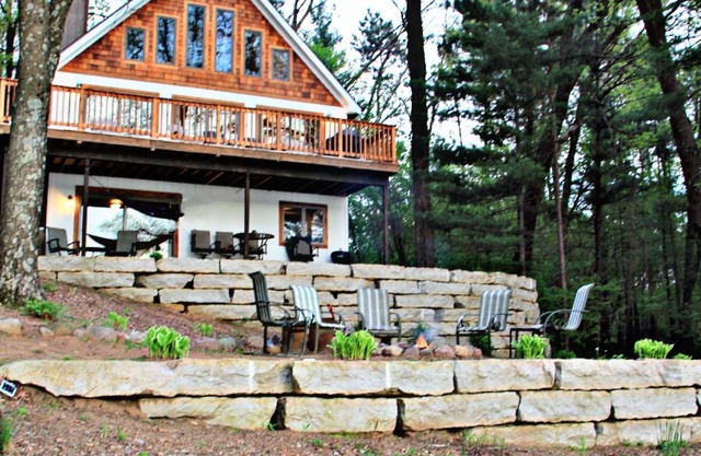 Hidden Gem - Cozy Private Chalet on Full Rec Lake!
