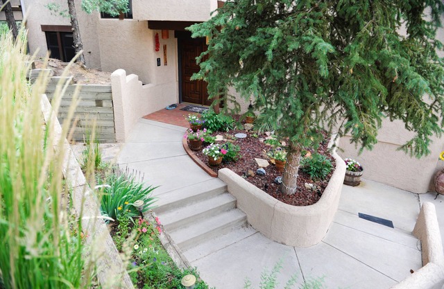 Hidden Gem: Heated Pool, Gorgeous Mountain Views, 2.4 Acres inside City, A/C, EV