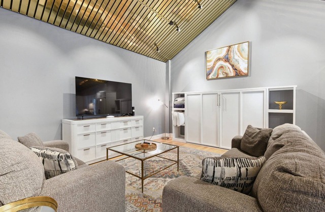 Hidden Gem near the Beach and Downtown-Guest House only