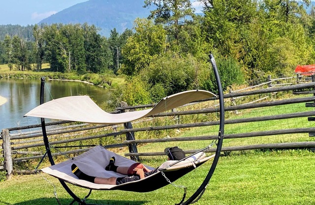 Hidden Gem Oasis nA peaceful, beautiful spot on the Shuswap River, pet-friendly,