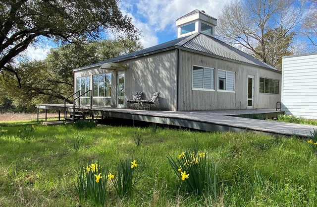 Hidden Gem on the prairie, a house of light and ease