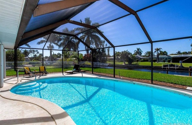 Hidden Gem-Walking Distance to Downtown Cape Coral