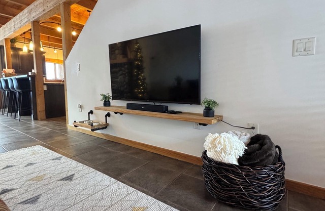 Hidden Gold Hideaway - Apex Mtn - multi-family,pet friendly, slopeside townhome