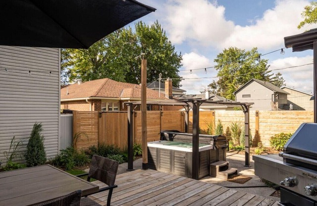 Hidden Lakeside Gem I Hot Tub, Private Dock & Gym