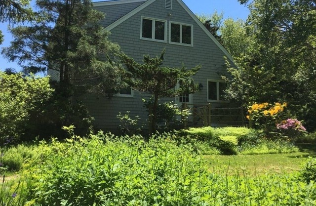 Hidden Ledge Getaway ~ Spacious, Secluded, Stunning View, Close To Beaches
