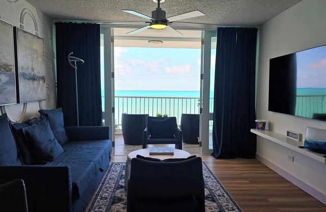 Hidden Oasis 2-bedroom condo with OCEAN VIEWS and BEACH access