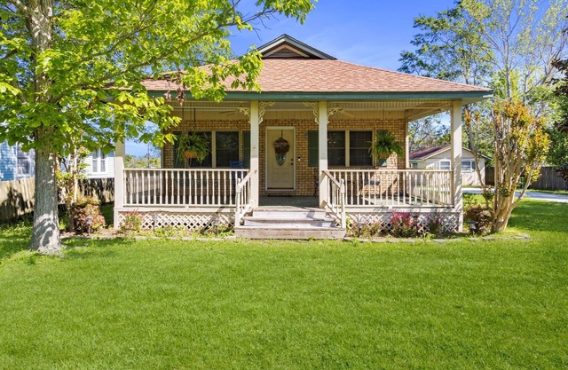 Hidden Pearl Cottage - Walk to Scarlet Pearl Casino - 2.3 miles to Biloxi beach!
