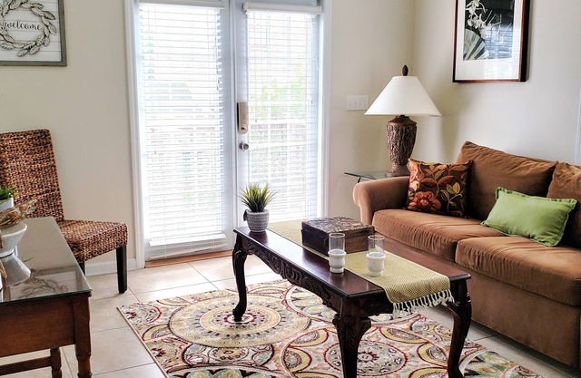 Hidden Treasure apartment behind historic home